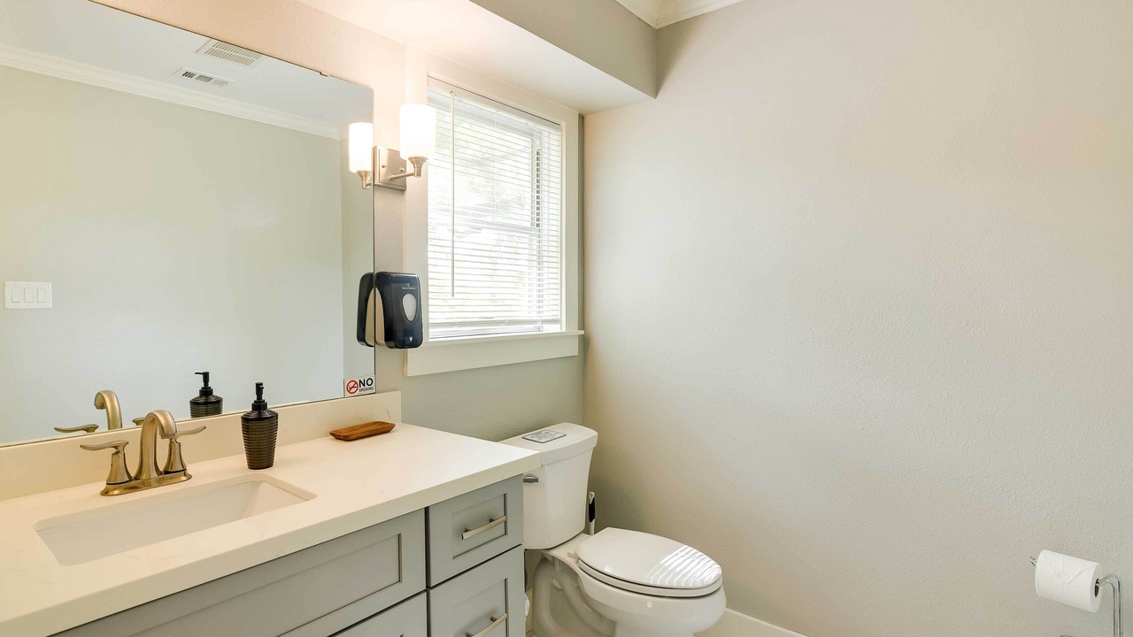 Photo of Bathroom in Hitchcock