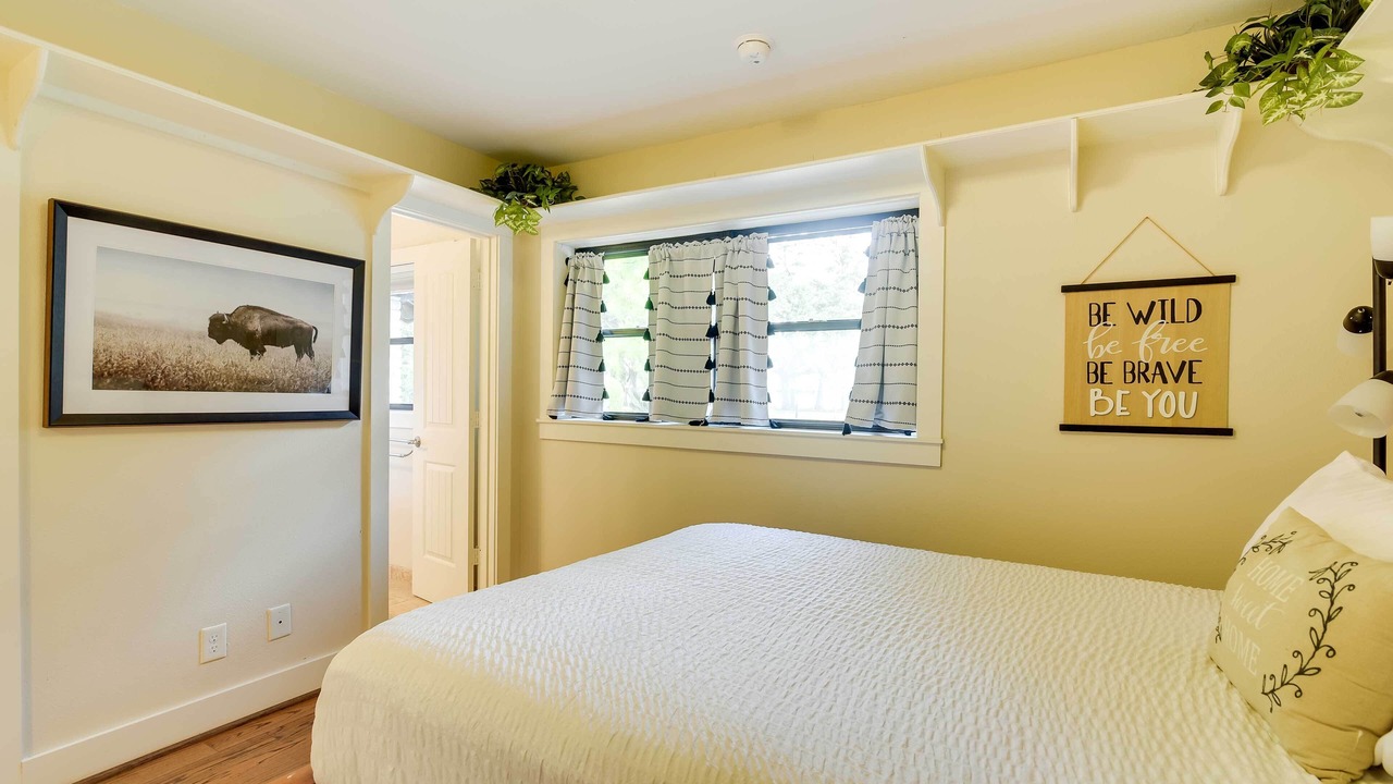 Photo of Bedroom in Hitchcock