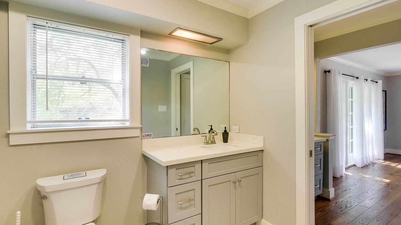 Photo of Bathroom in Hitchcock