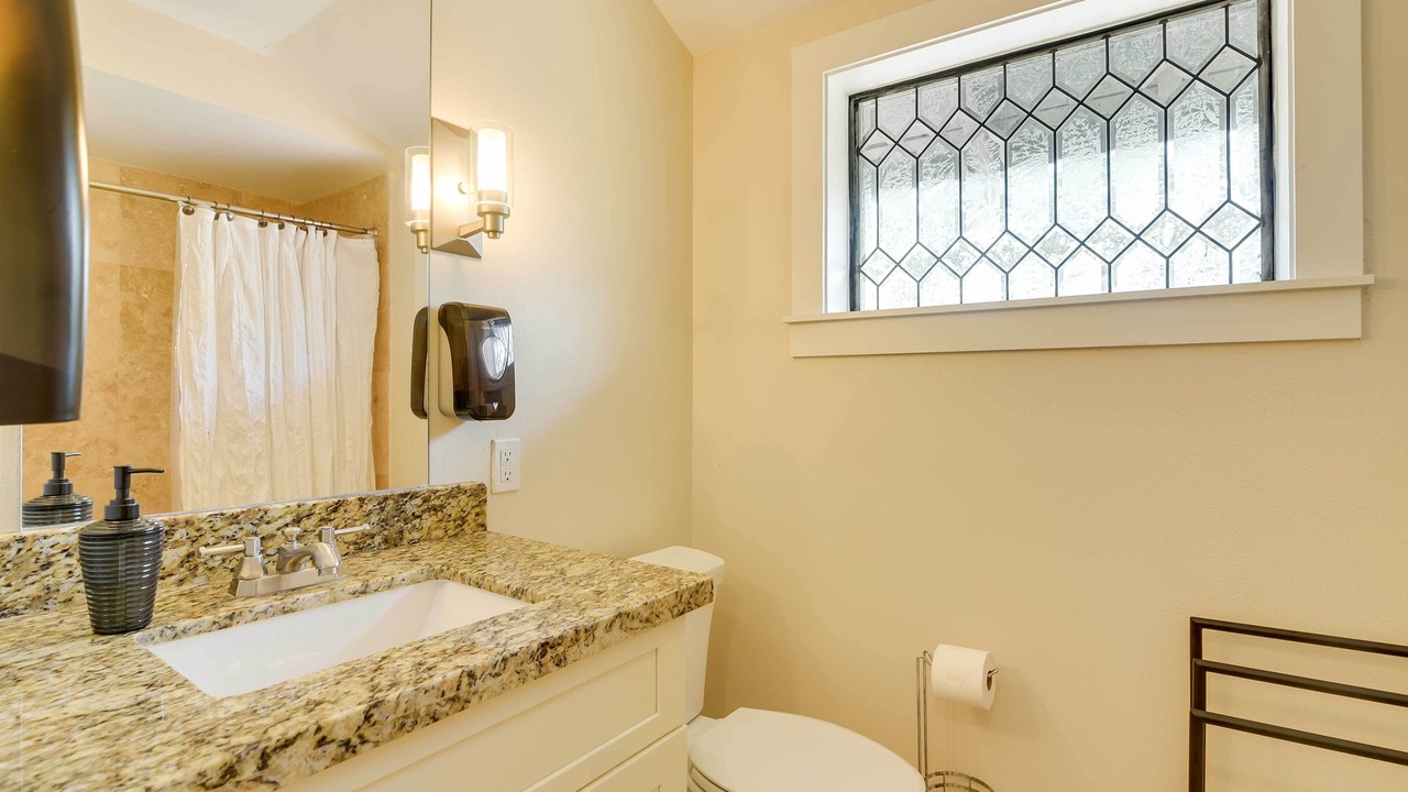 Photo of Bathroom in Hitchcock