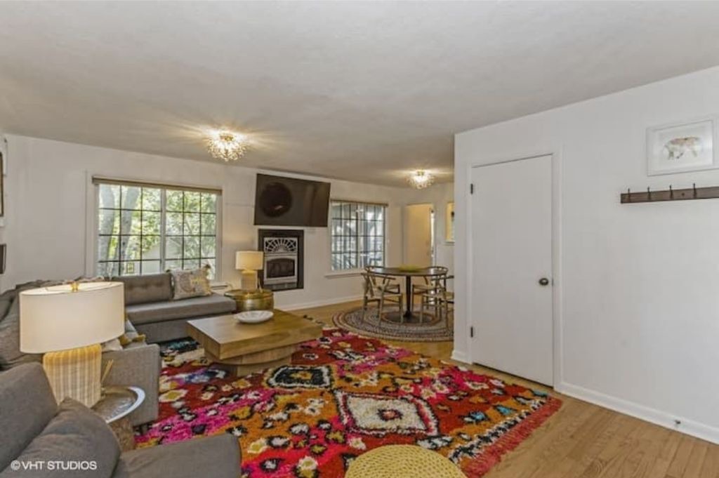 Photo of Livingroom in University Heights