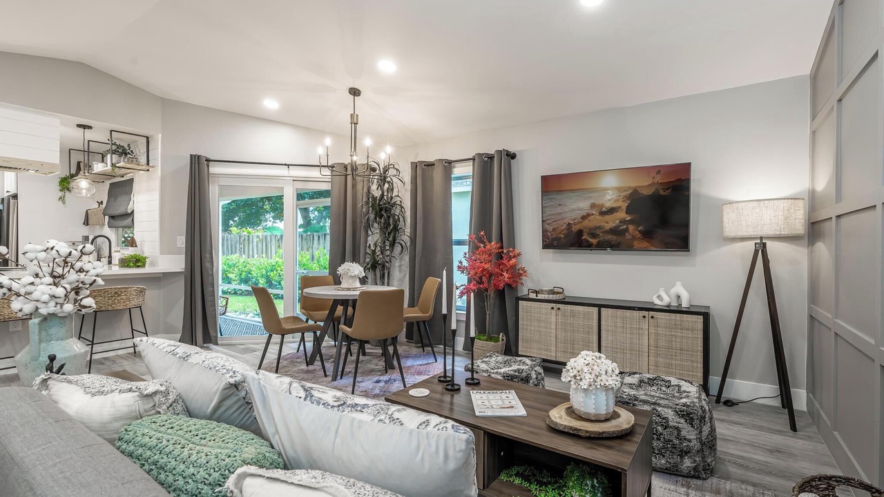 Photo of Livingroom in Davie