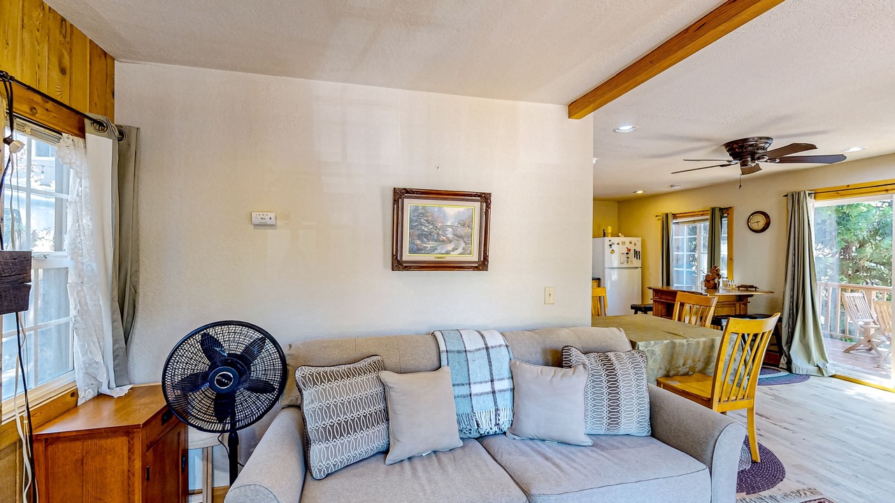 Photo of Livingroom in Cedar Glen