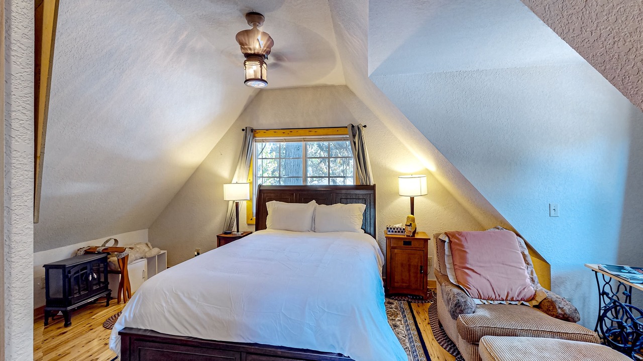 Photo of Bedroom in Cedar Glen
