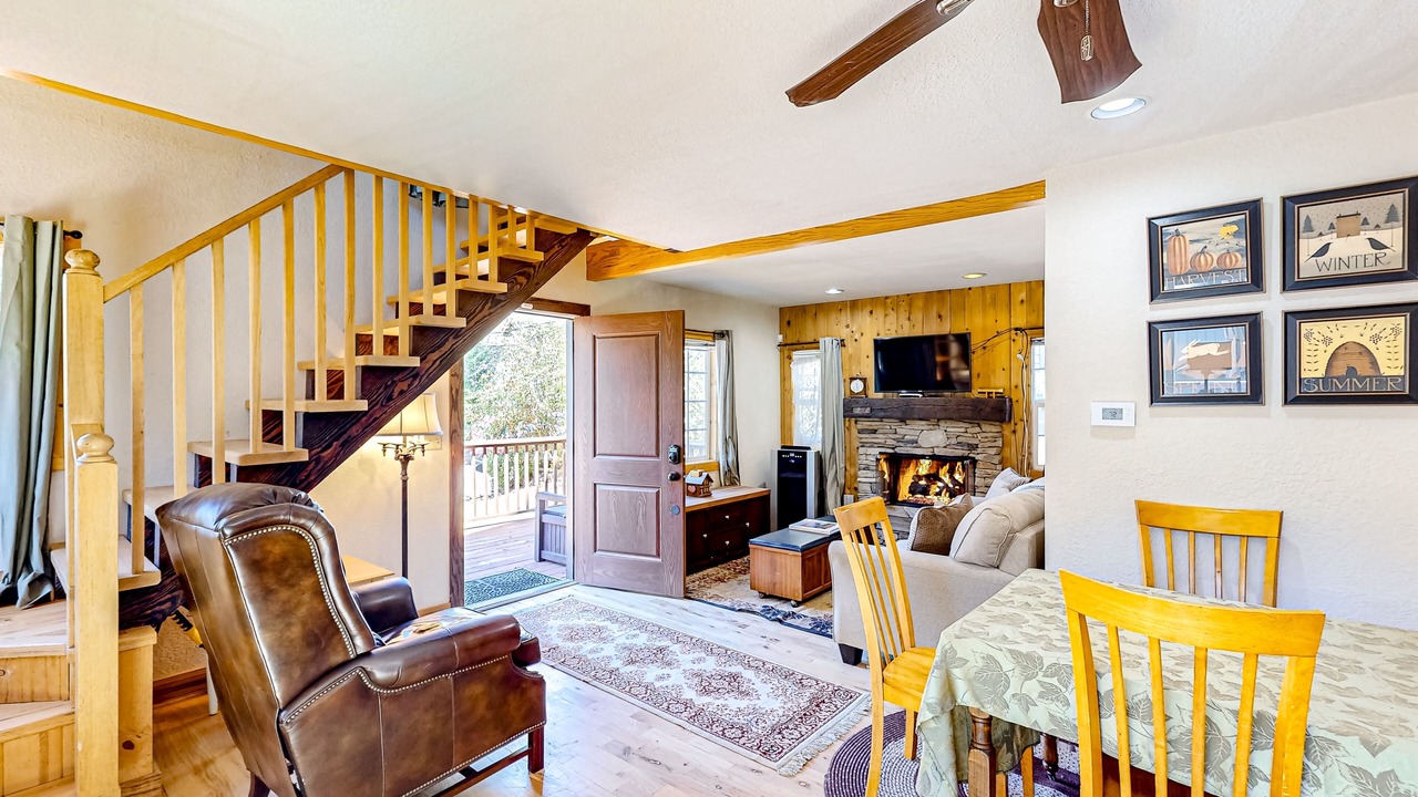 Photo of Livingroom in Cedar Glen