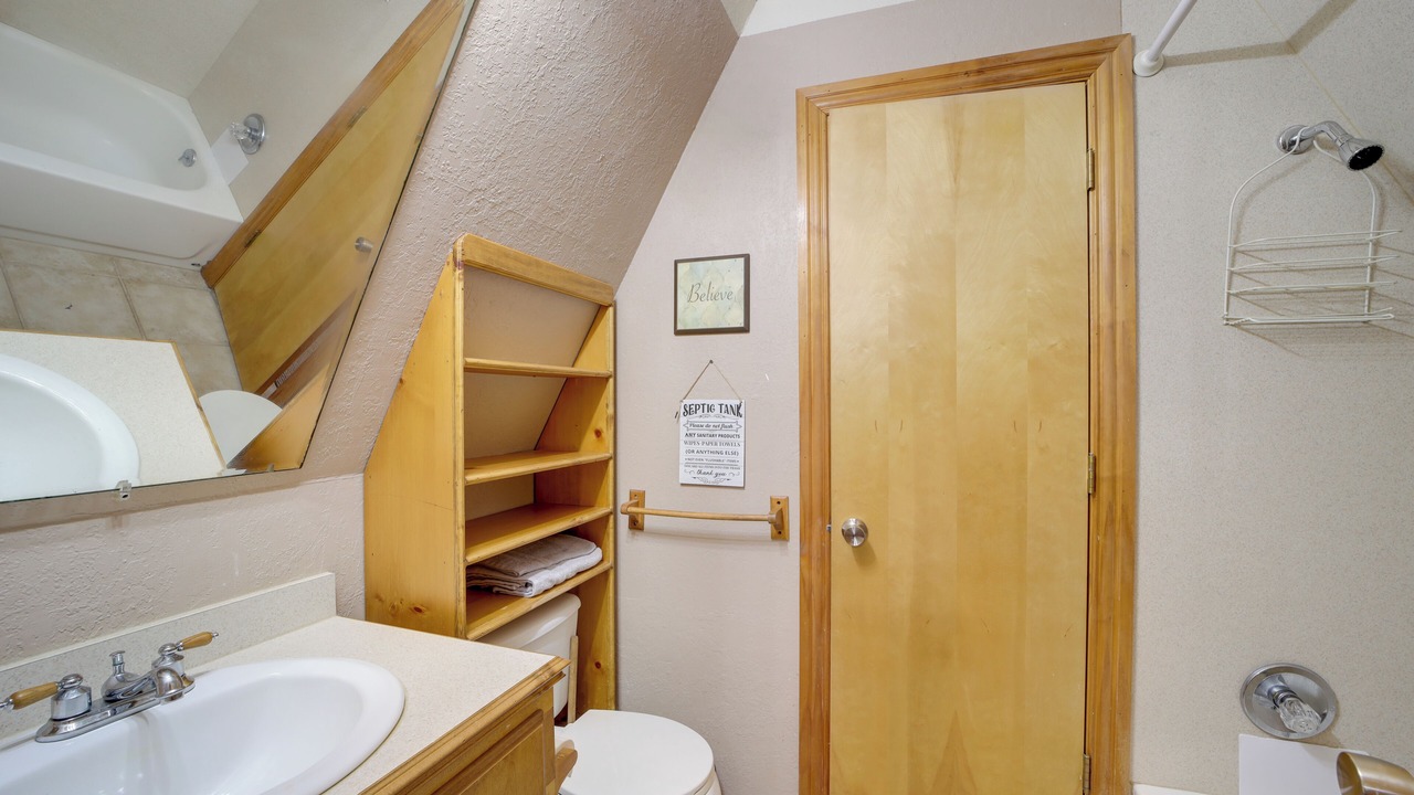 Photo of Bathroom in Hoyt
