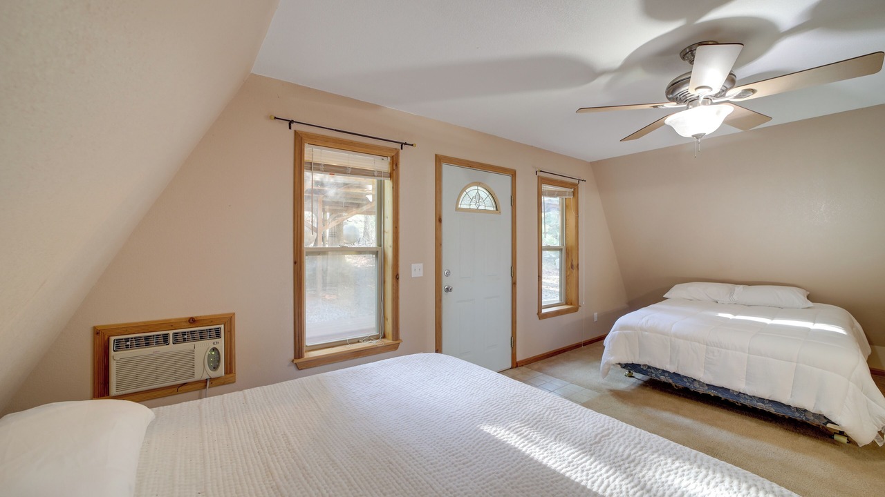 Photo of Others in Hoyt