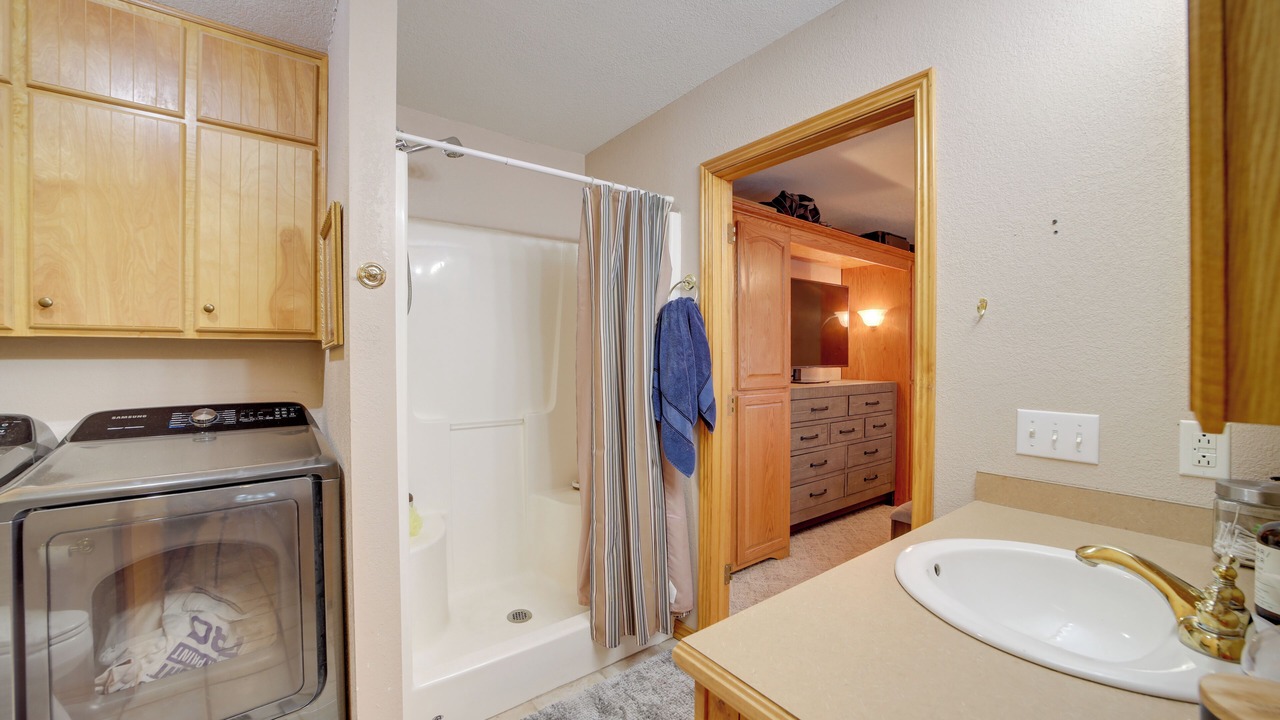 Photo of Bathroom in Hoyt