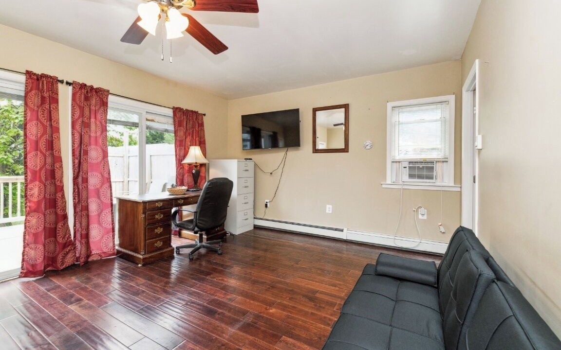 Photo of Livingroom in Parkville