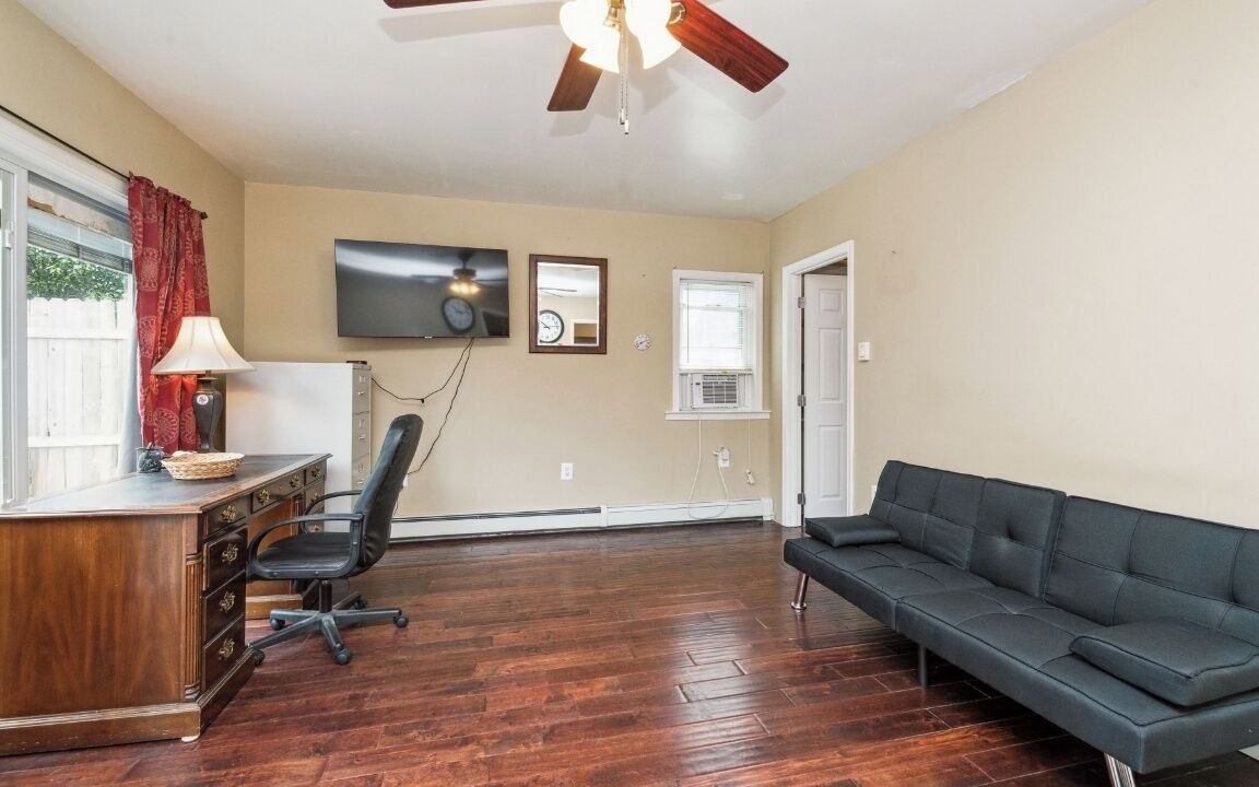 Photo of Livingroom in Parkville