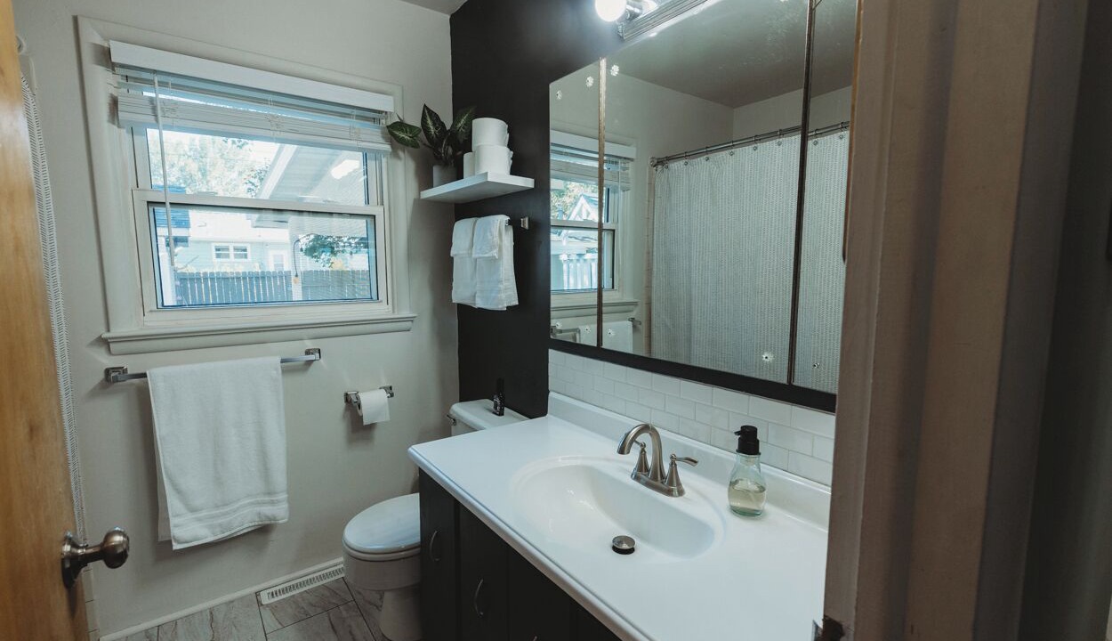 Photo of Bathroom in Central - Terry