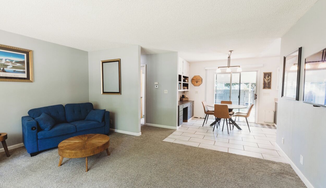 Photo of Livingroom in Central - Terry