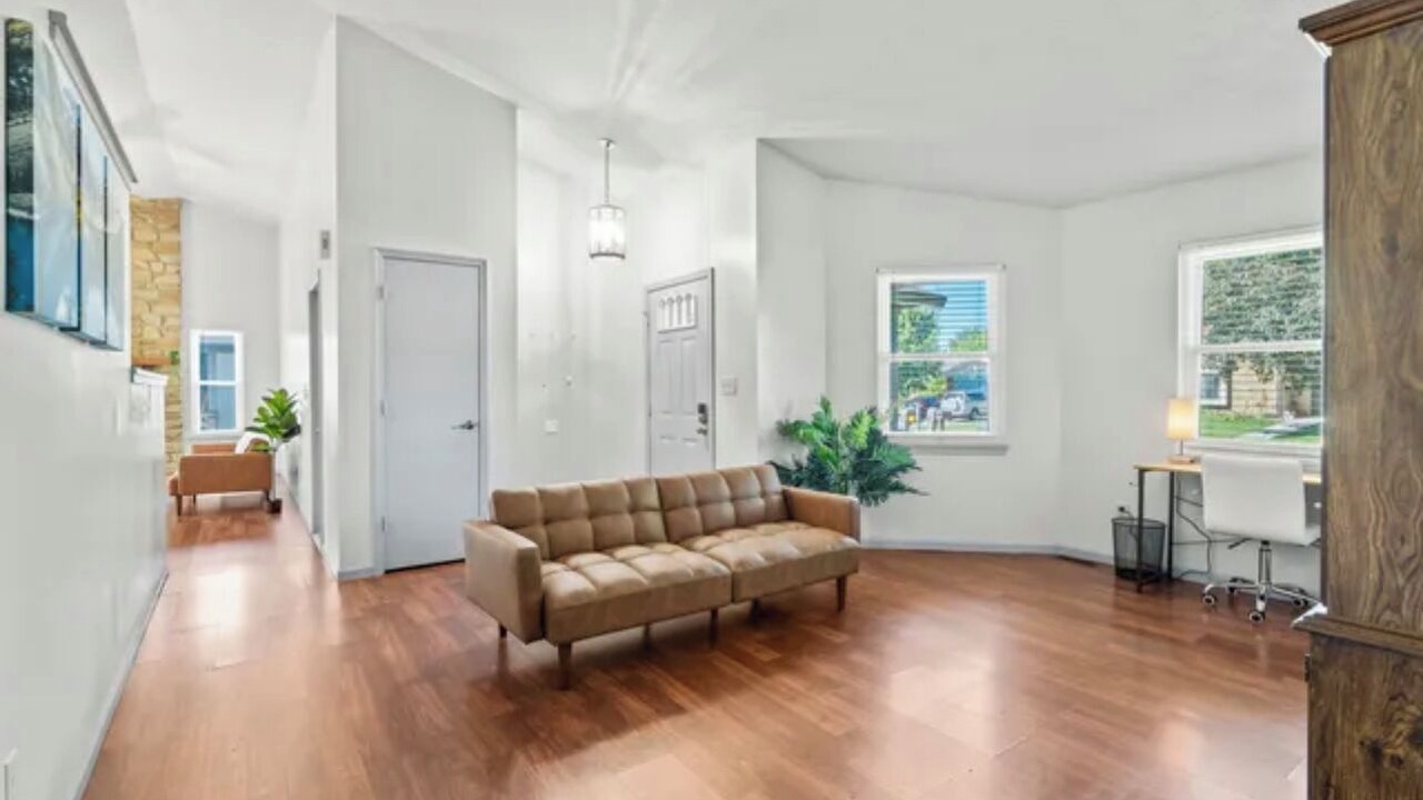Photo of Livingroom in Acton