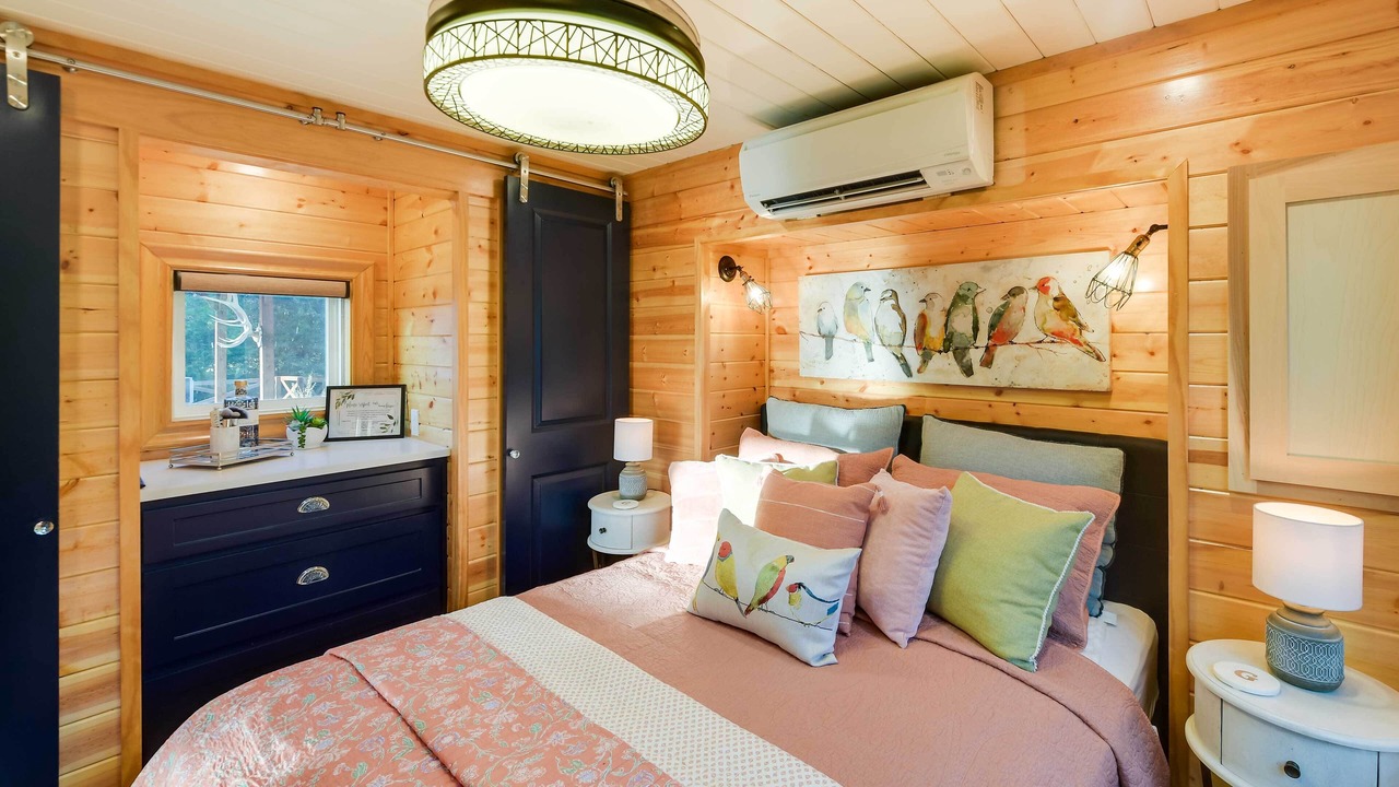 Photo of Bedroom in Whitney