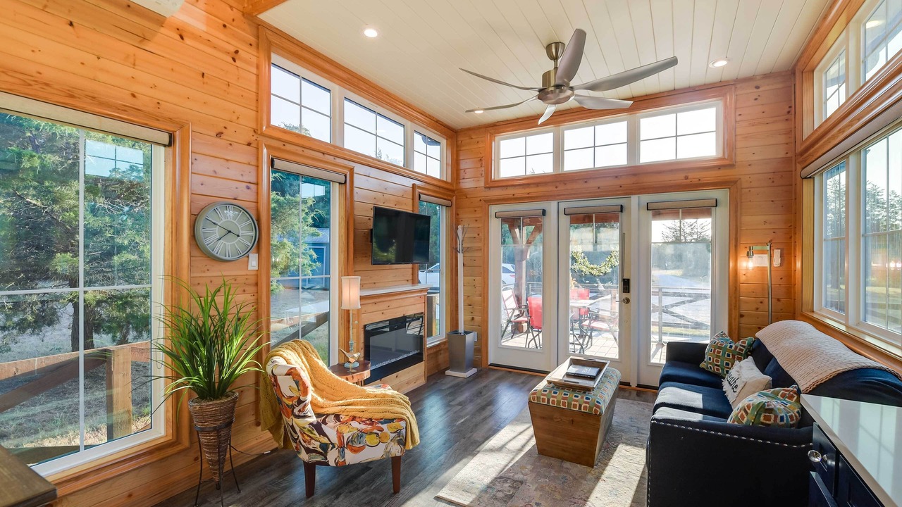Photo of Livingroom in Whitney