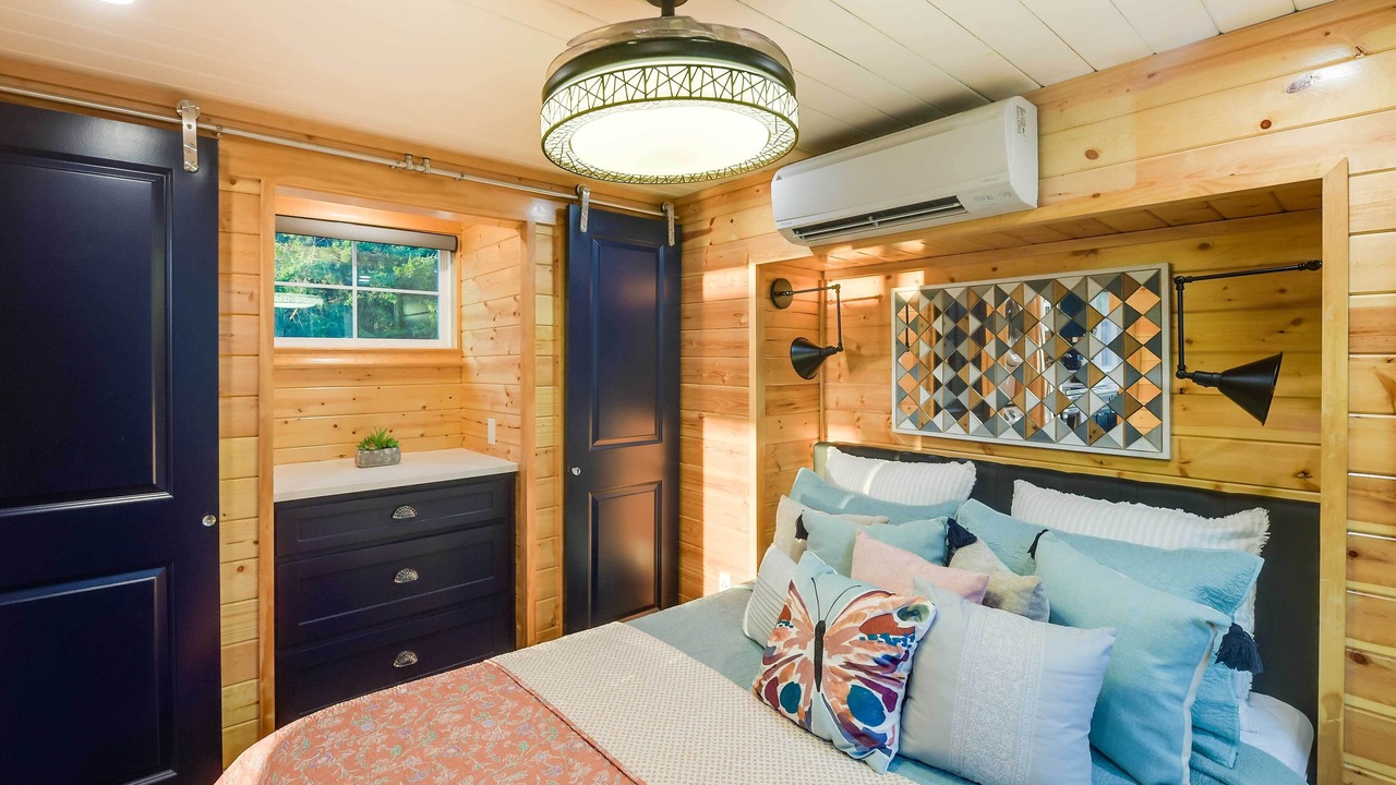 Photo of Bedroom in Whitney