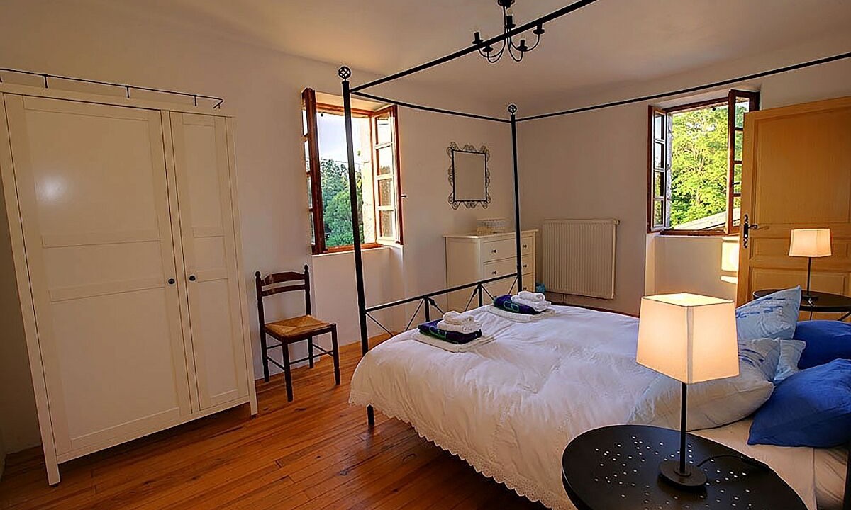 Photo of Bedroom in Castelnau-de-Montmiral