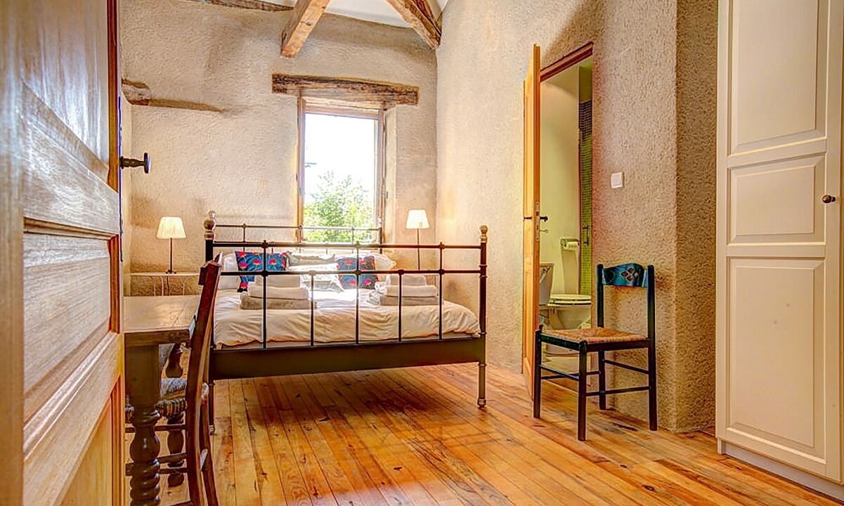 Photo of Bedroom in Castelnau-de-Montmiral