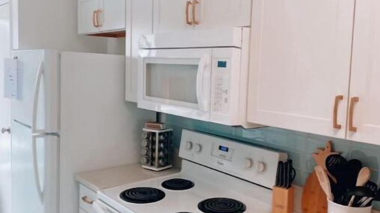 Photo of Kitchen in Oceanmarsh Subdivision