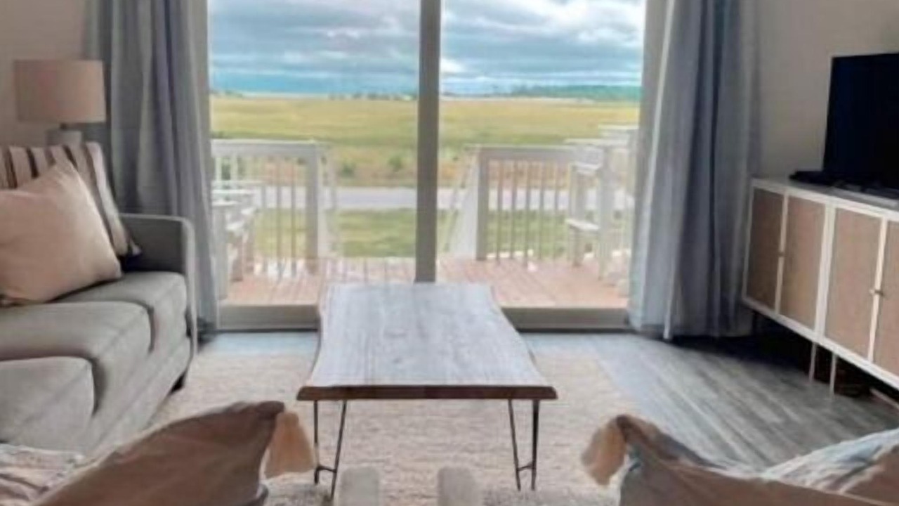 Photo of Livingroom in Oceanmarsh Subdivision