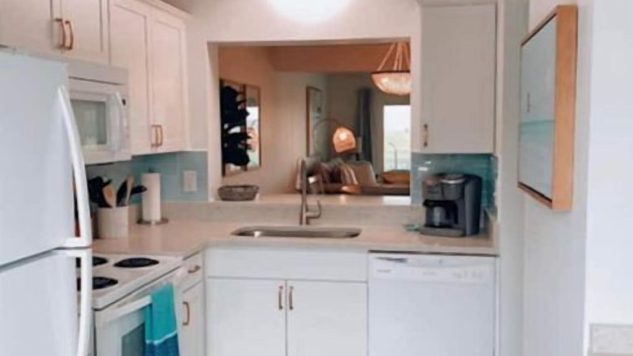 Photo of Kitchen in Oceanmarsh Subdivision
