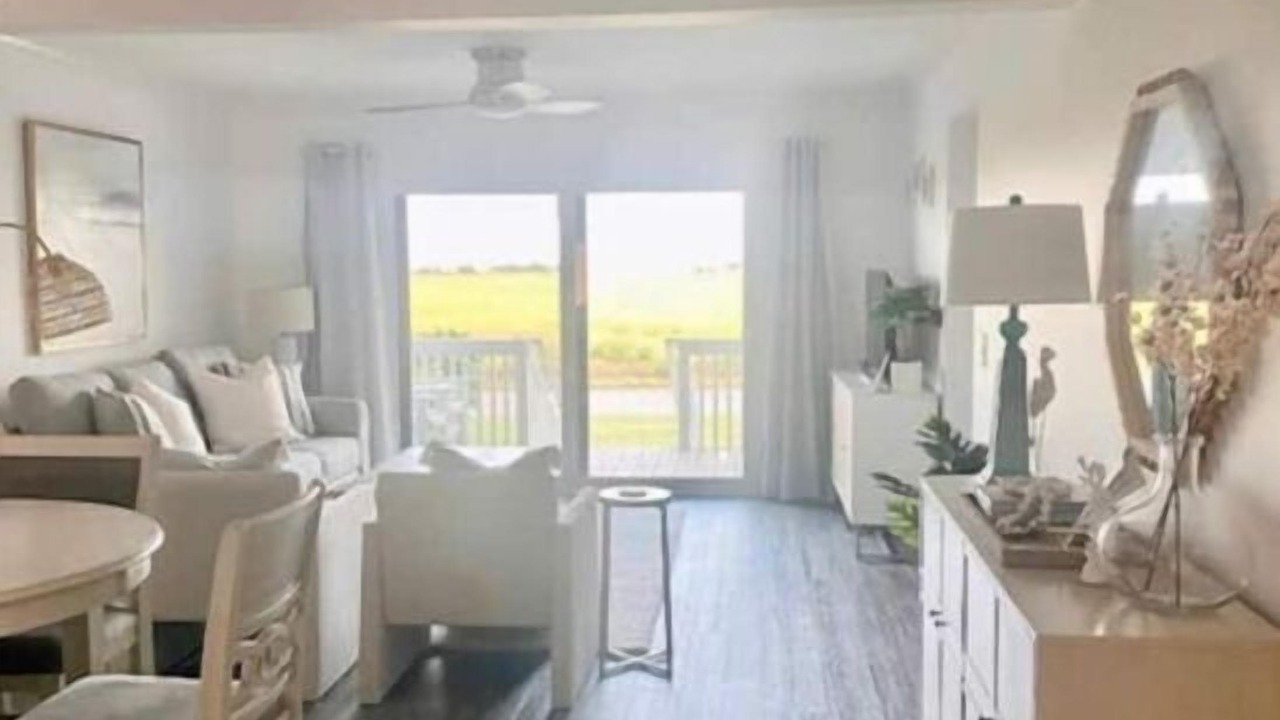 Photo of Livingroom in Oceanmarsh Subdivision