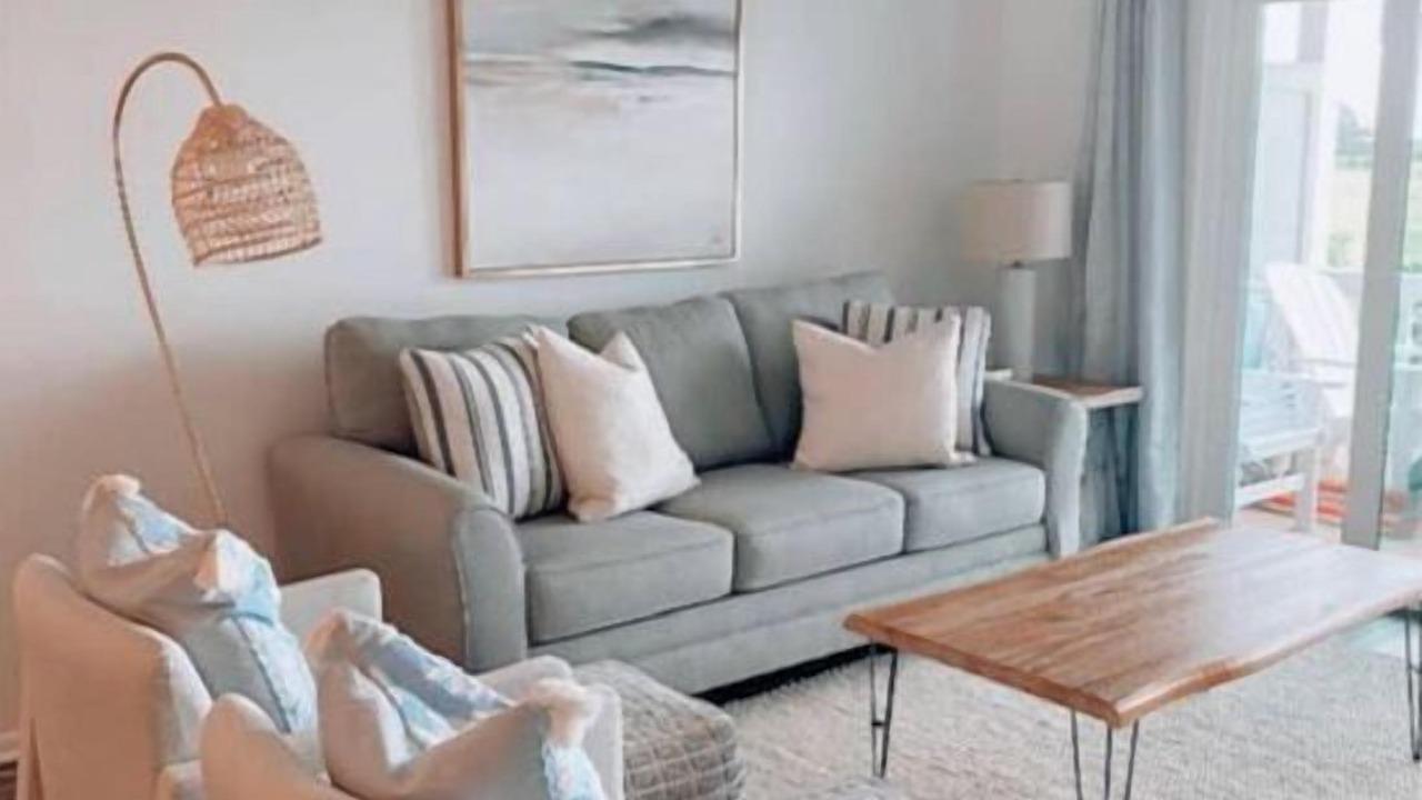 Photo of Livingroom in Oceanmarsh Subdivision