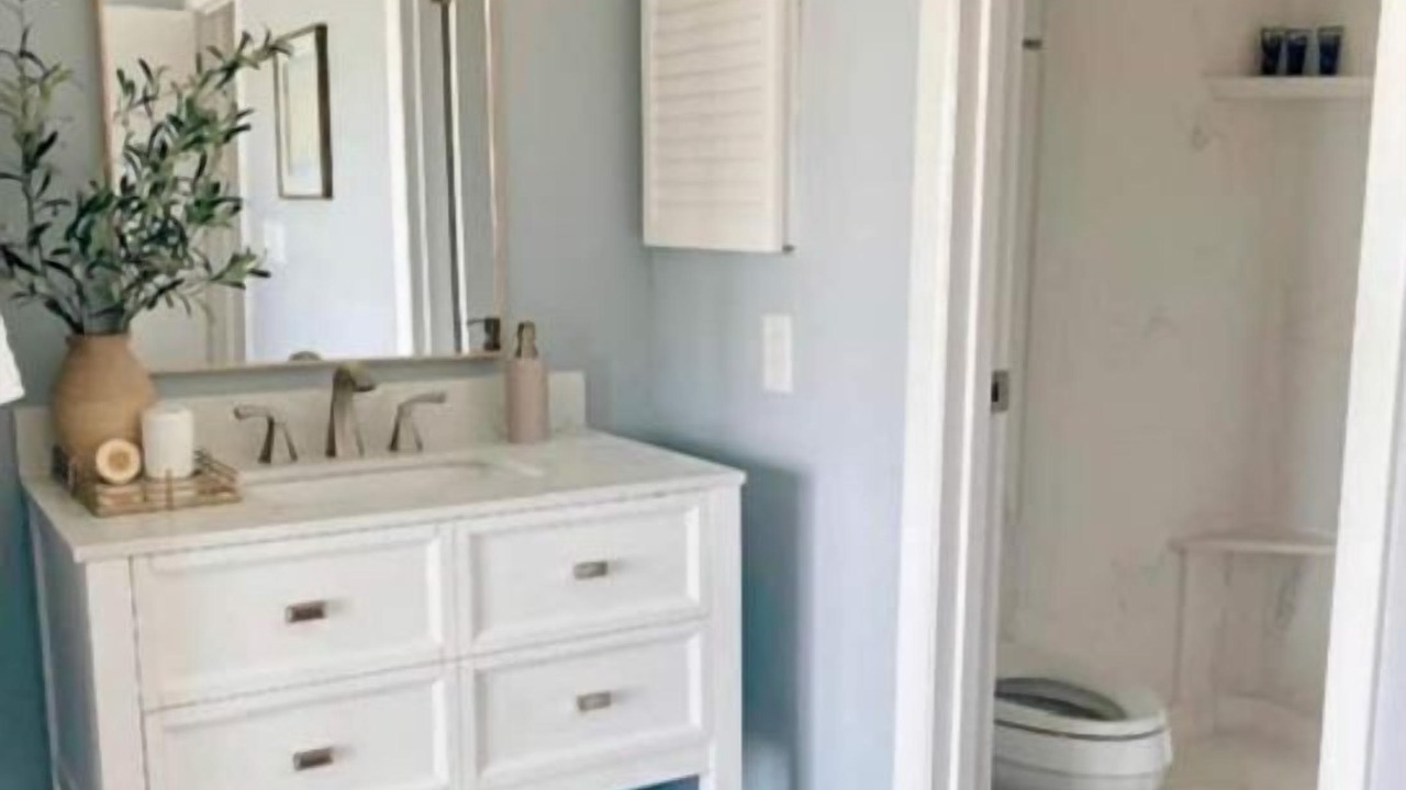 Photo of Bathroom in Oceanmarsh Subdivision