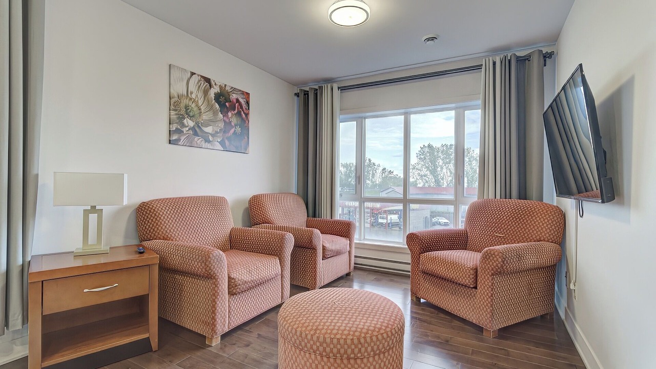 Photo of Livingroom in Cote-Des-Neiges—Notre-Dame-De-Grace