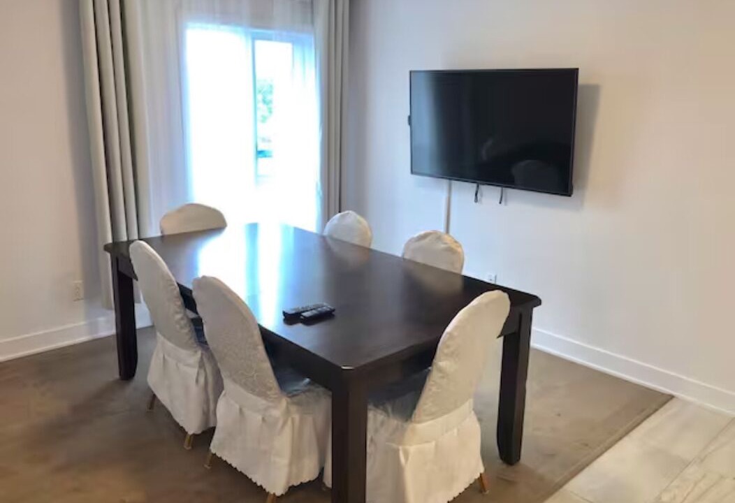 Photo of Livingroom in Cote-Des-Neiges—Notre-Dame-De-Grace