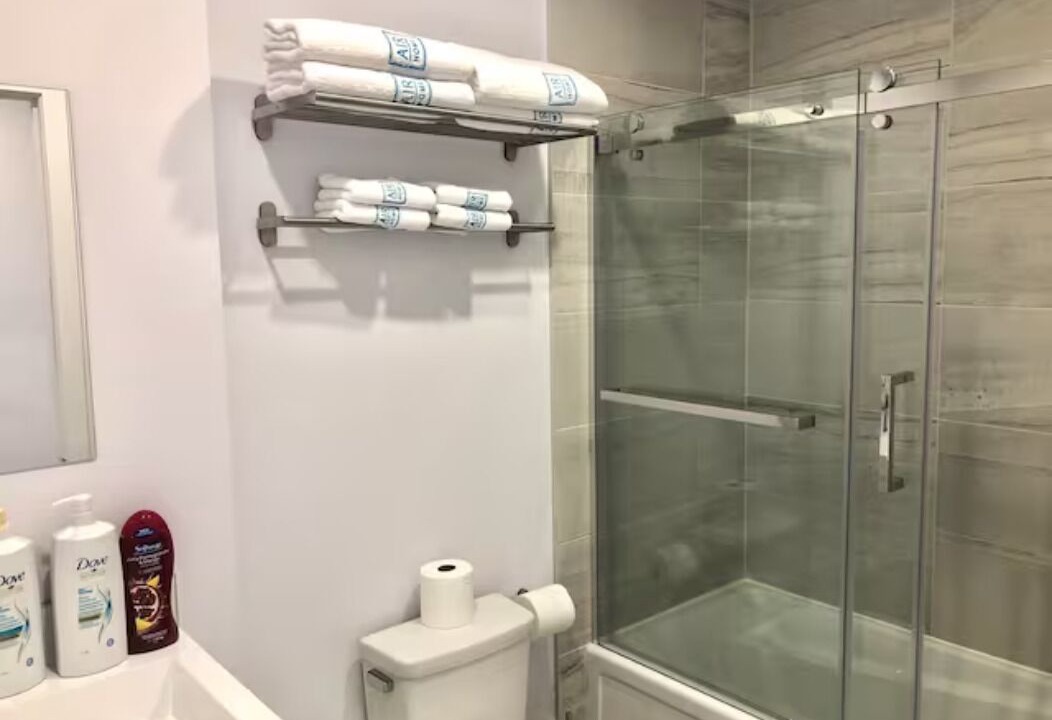 Photo of Bathroom in Cote-Des-Neiges—Notre-Dame-De-Grace