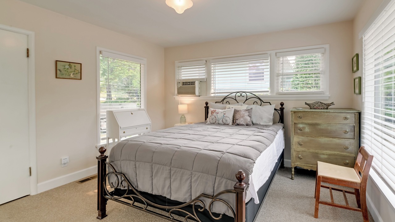 Photo of Bedroom in Grants Pass