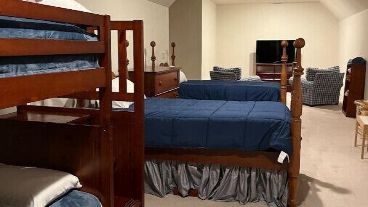 Photo of Bedroom in Benton