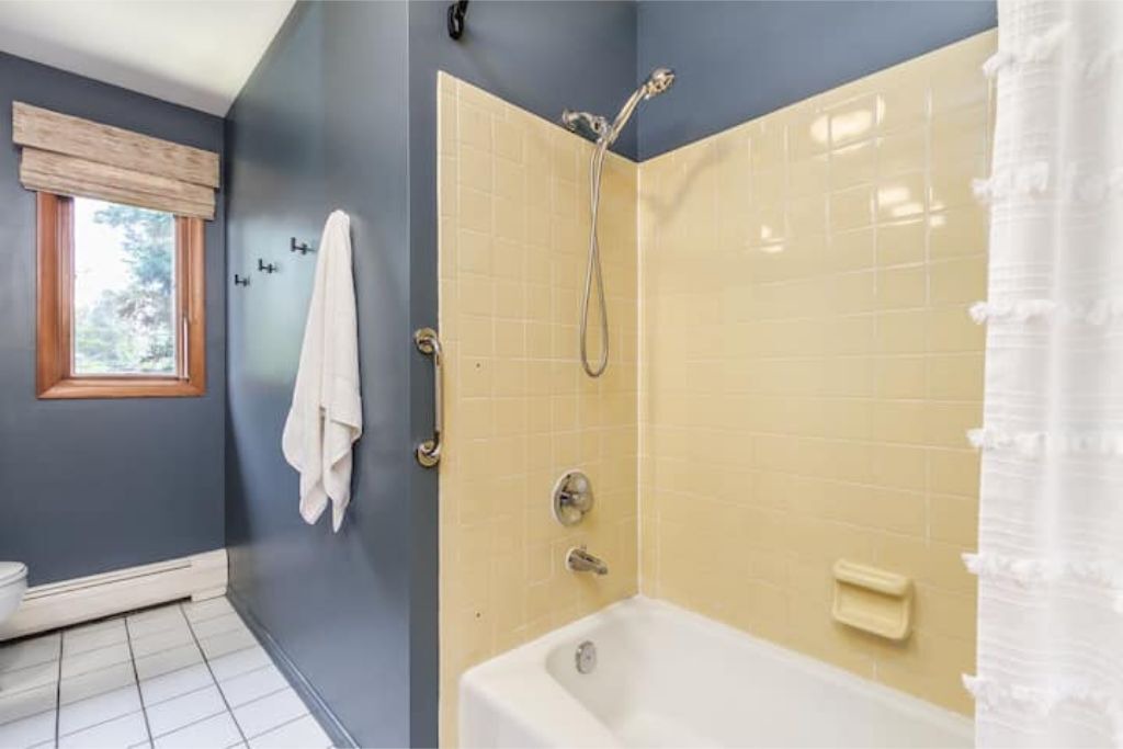 Photo of Bathroom in Williamson