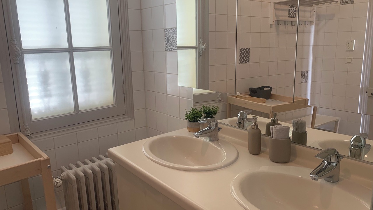 Photo of Bathroom in Vouvray