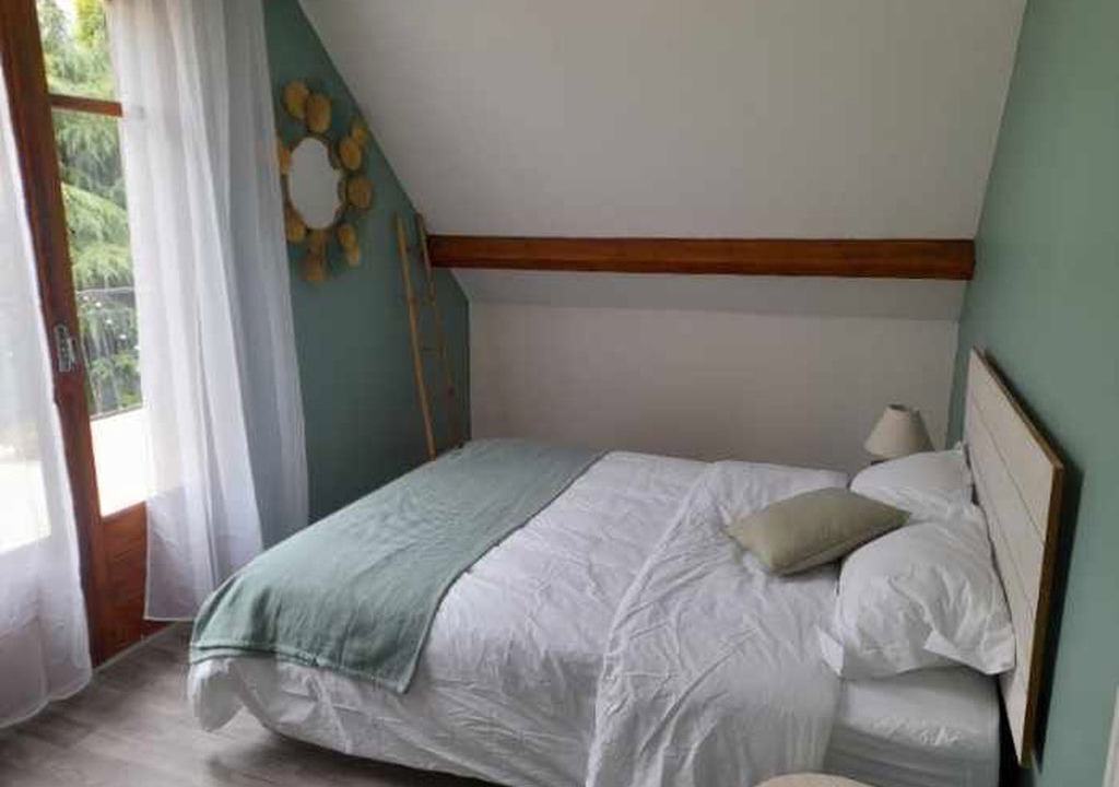 Photo of Bedroom in Sarrancolin