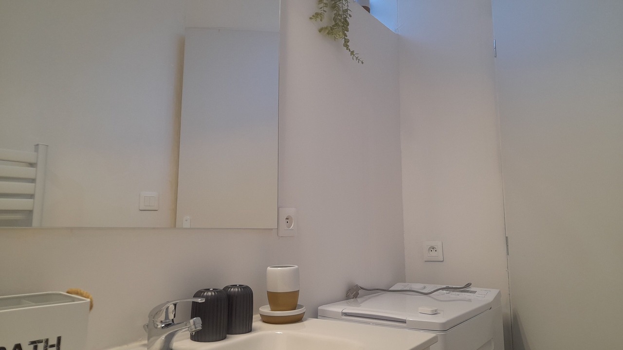 Photo of Bathroom in Sarrancolin