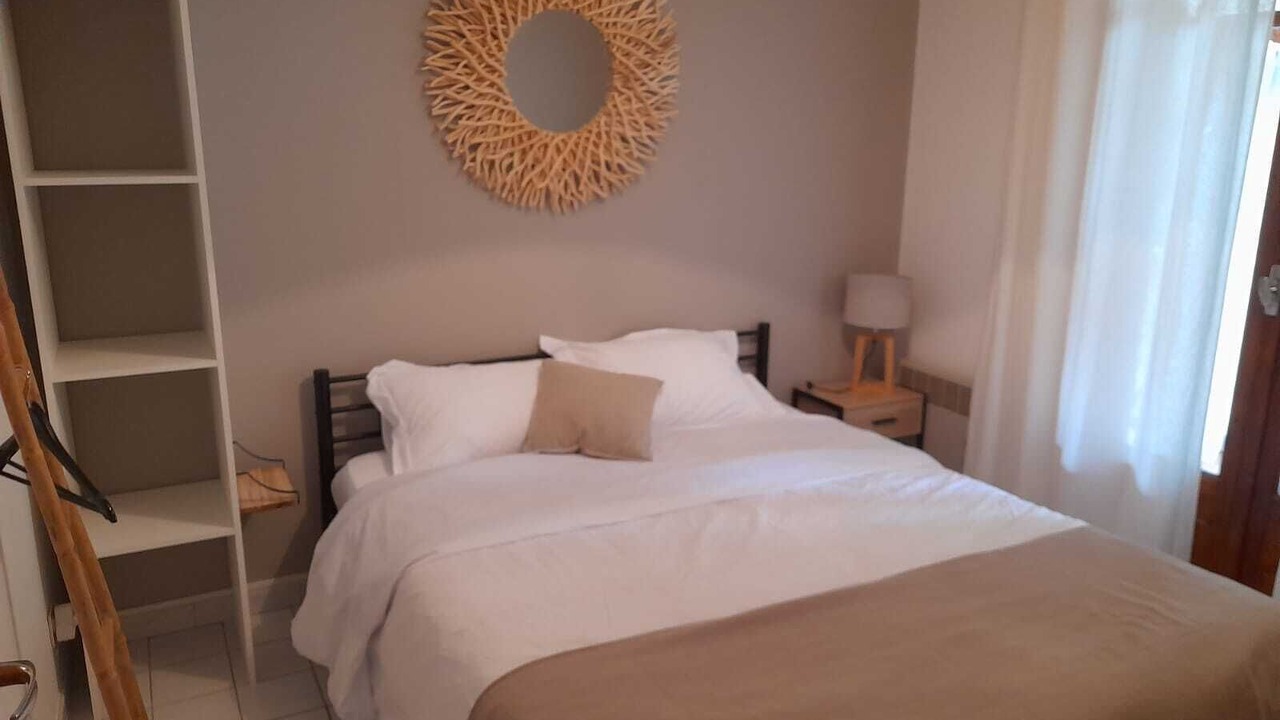 Photo of Bedroom in Sarrancolin