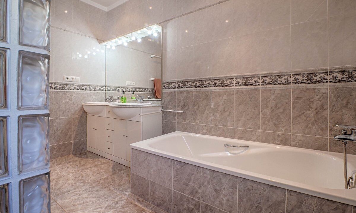 Photo of Bathroom in Benimeit