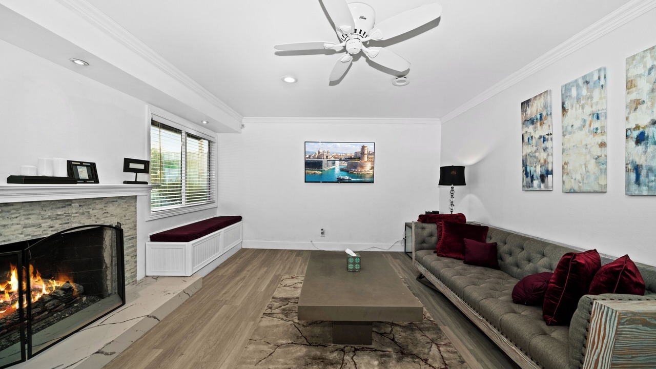 Photo of Livingroom in Northeast Anaheim
