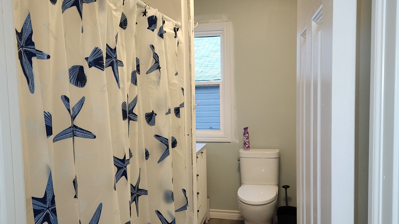 Photo of Bathroom in Dysart et al