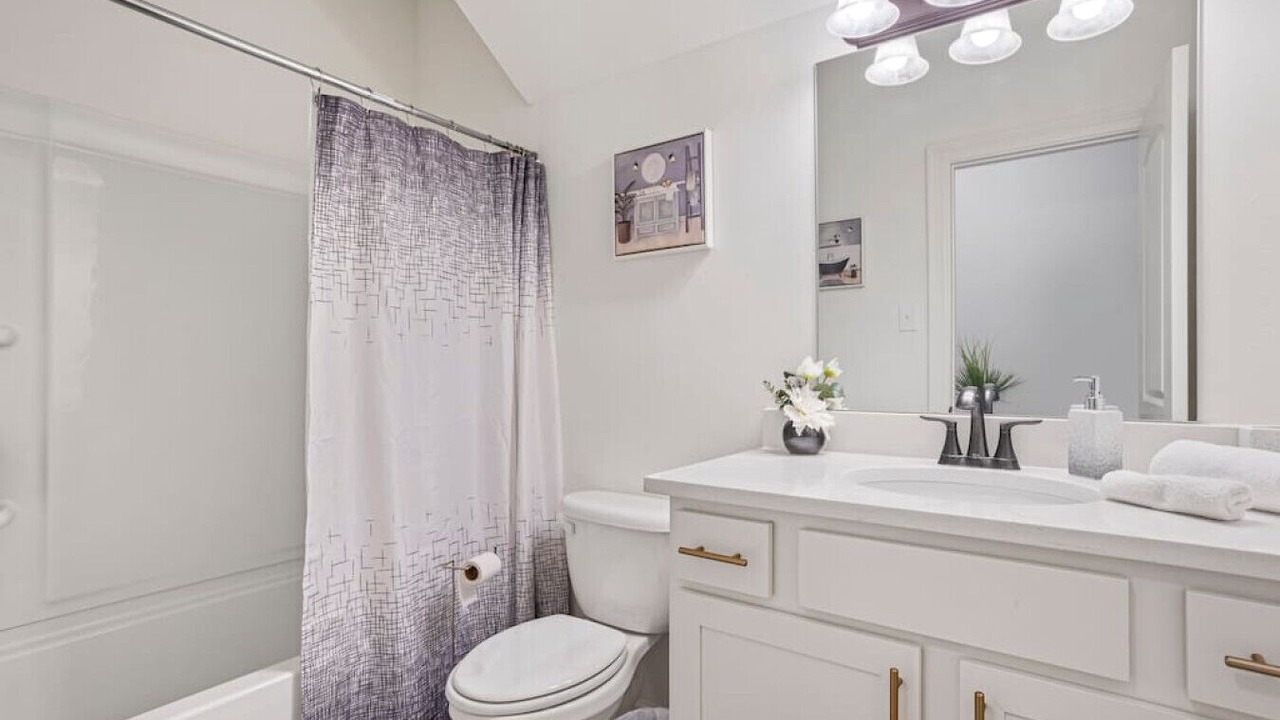 Photo of Bathroom in Highlands - Perkins