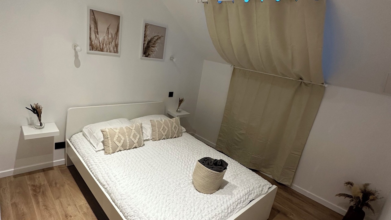 Photo of Bedroom in Villeneuve-sous-Dammartin