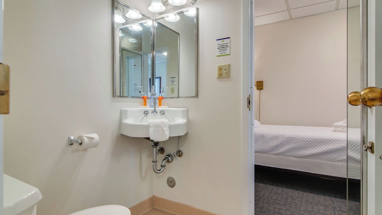 Photo of Bathroom in Music Row
