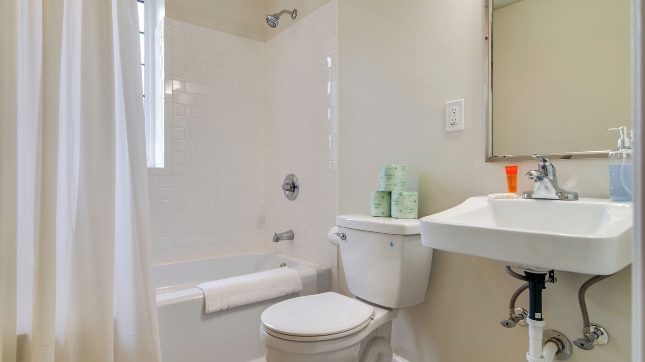 Photo of Bathroom in Music Row