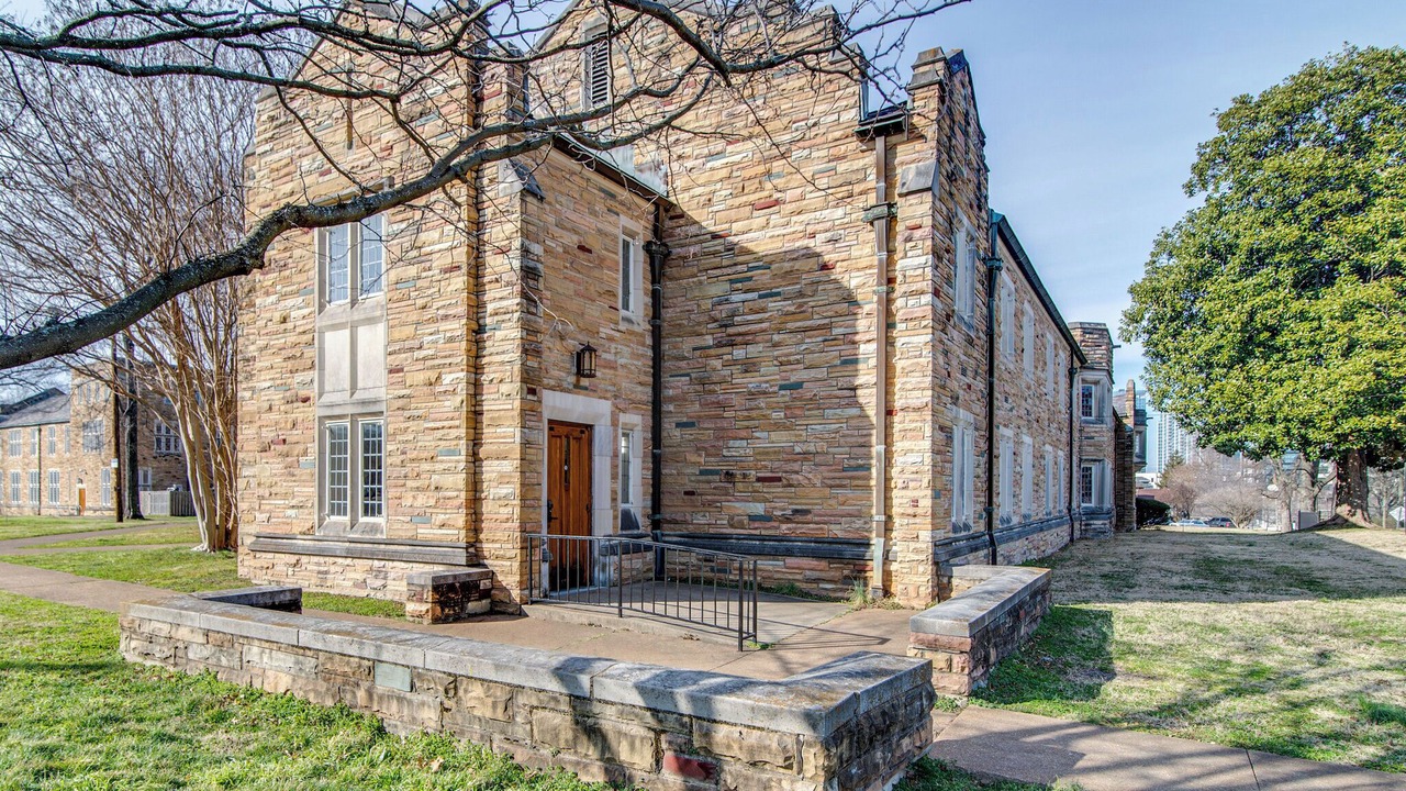 Photo of Outdoor in Music Row