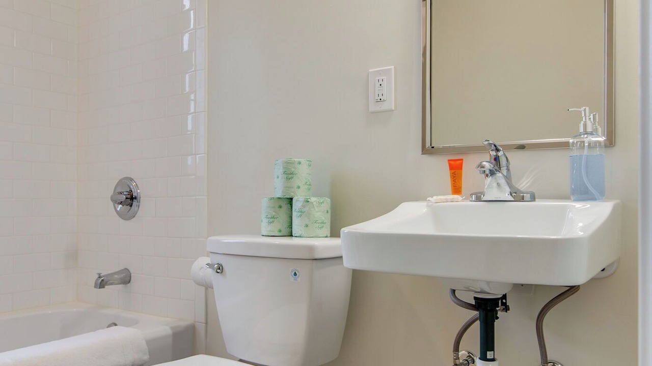 Photo of Bathroom in Music Row