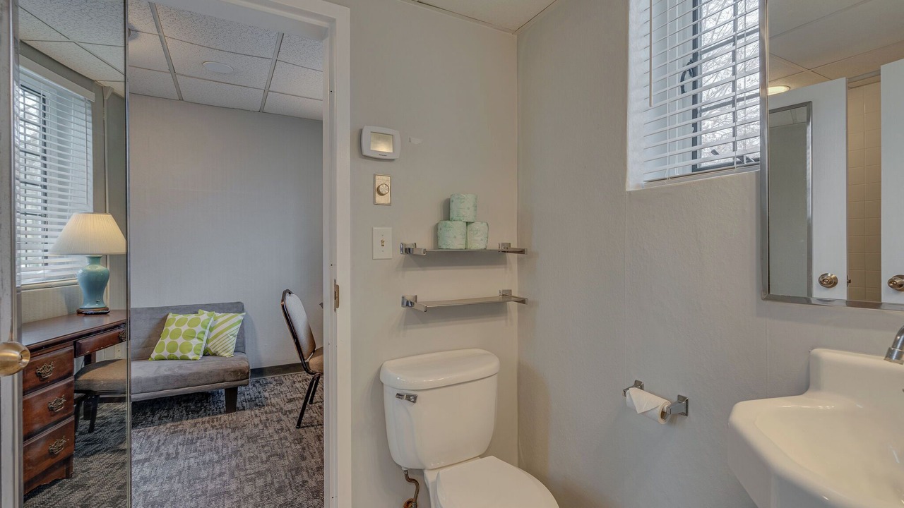 Photo of Bathroom in Music Row