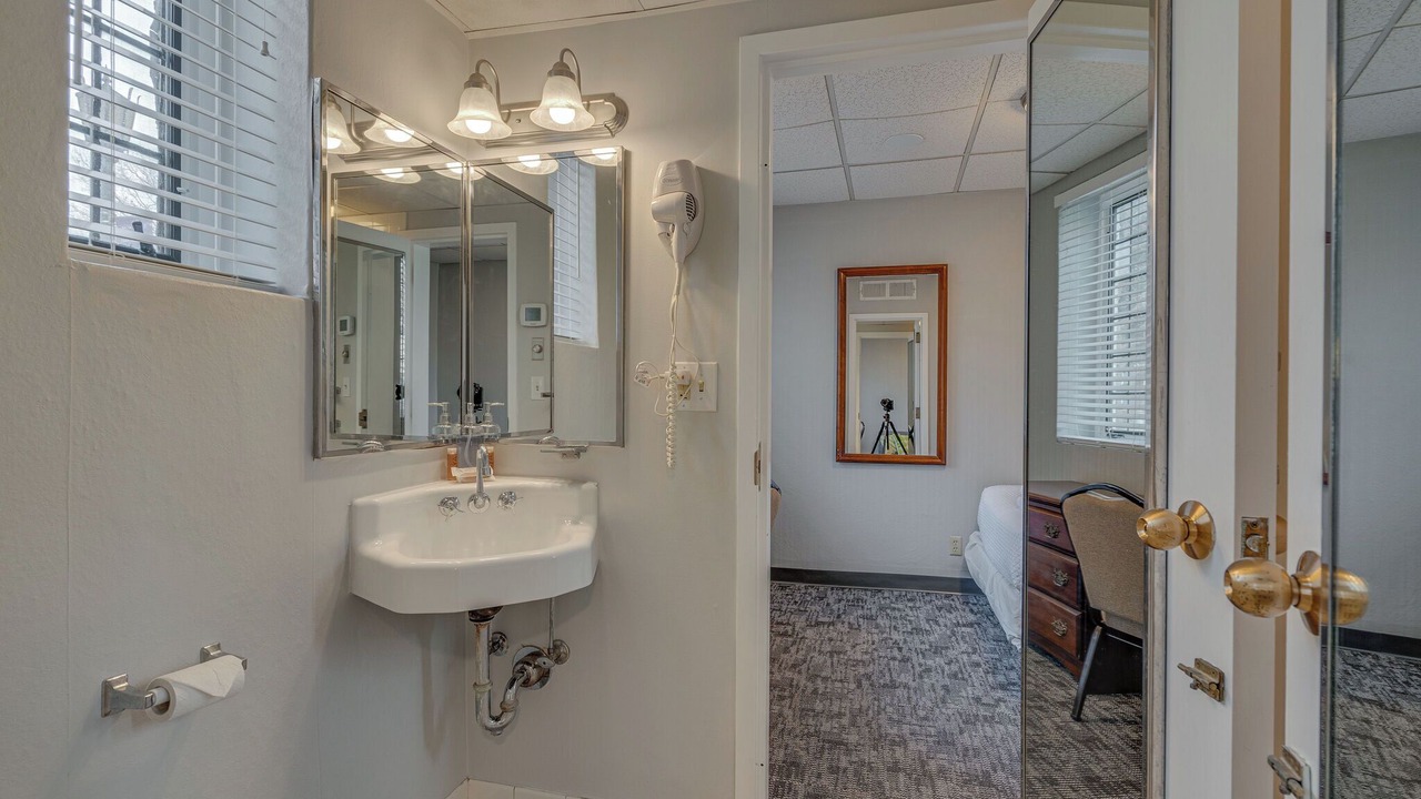 Photo of Bathroom in Music Row