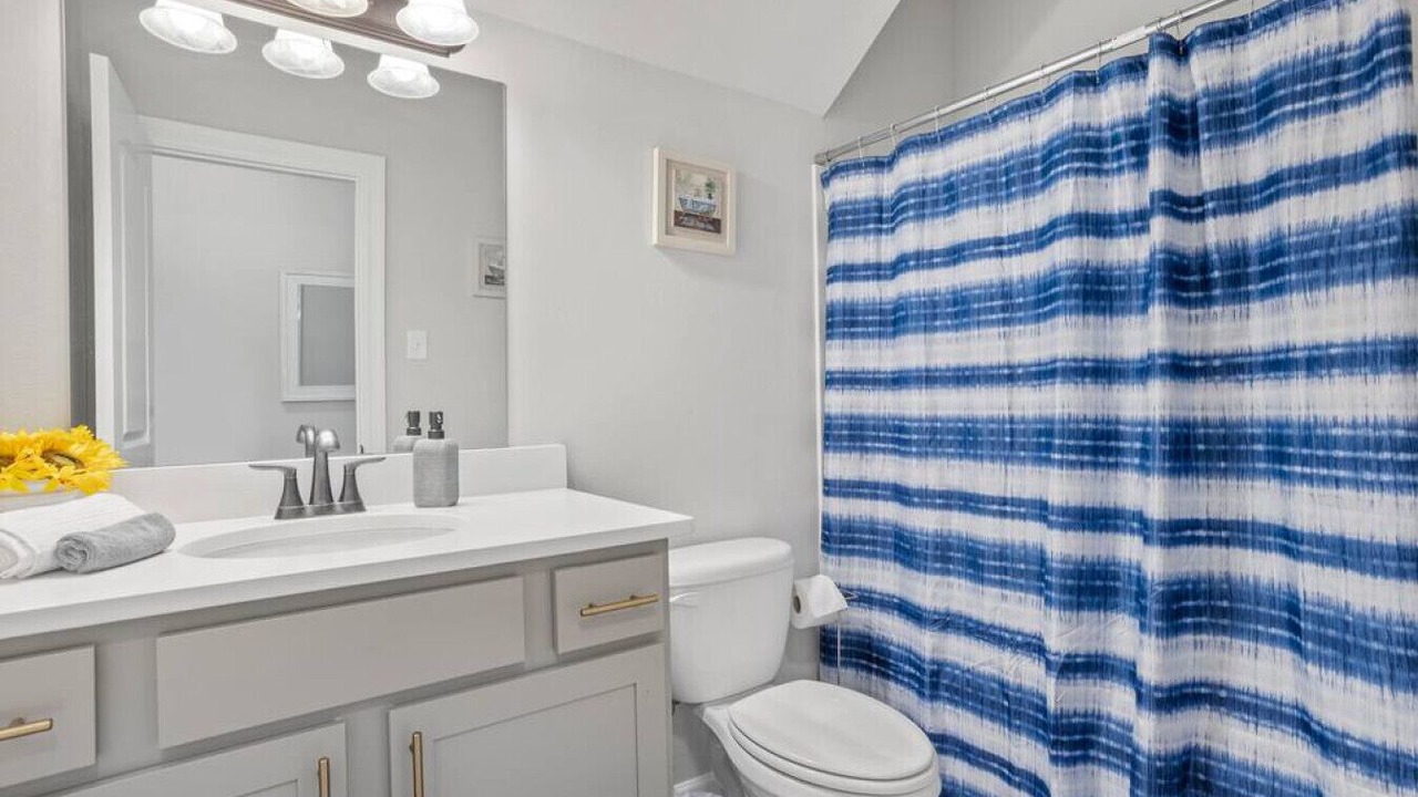 Photo of Bathroom in Highlands - Perkins
